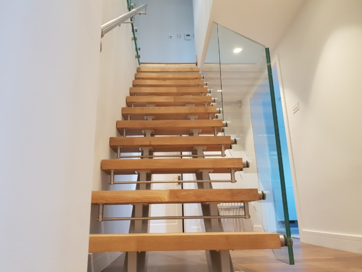 Double-metal-stringer-staircase-London (24)